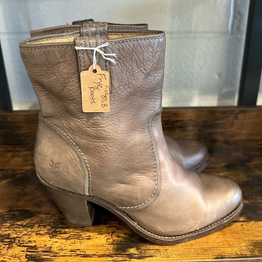 FRYE BOOTS •359